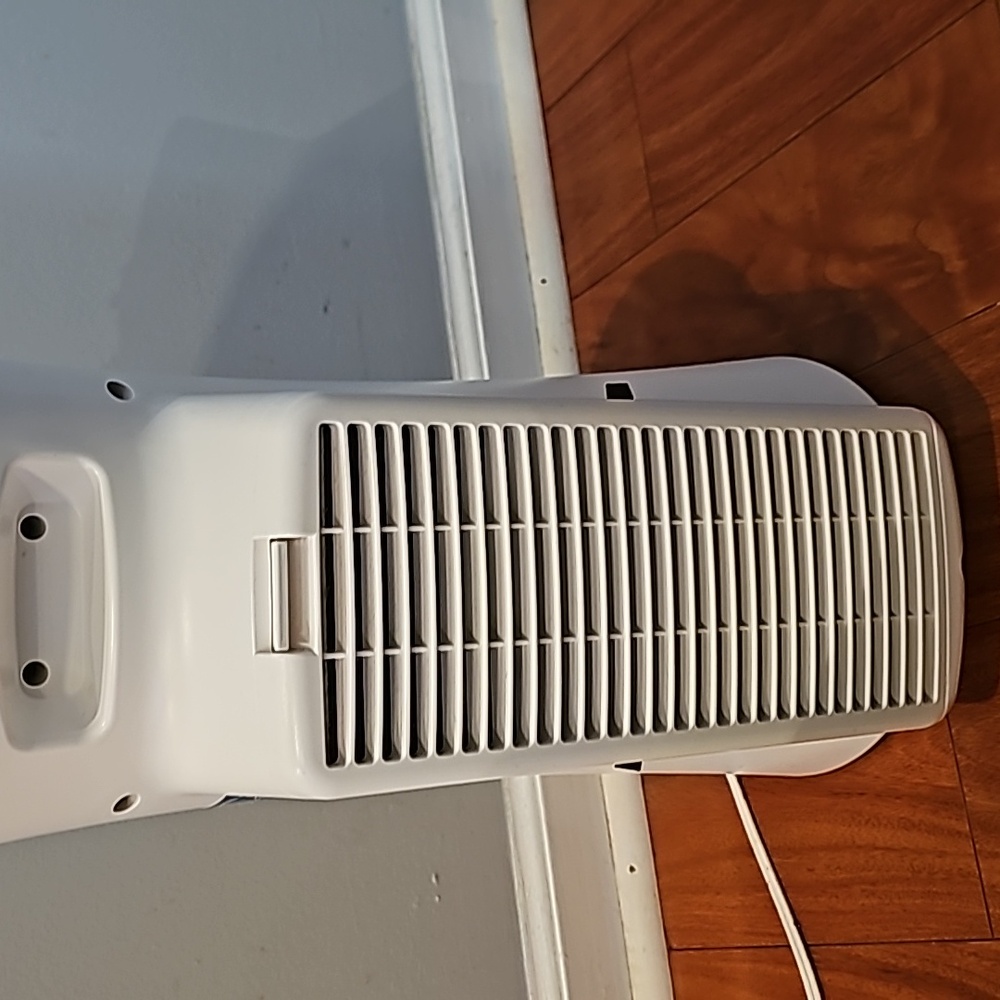 Febreze Mini Tower Air Purifier with Dual-Action HEPA-Type Filter, FHT180W, - Picture 4 of 8